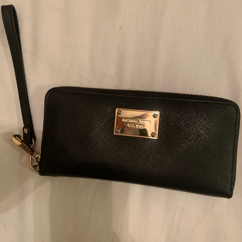 Micheal kors zip around wallet clutch